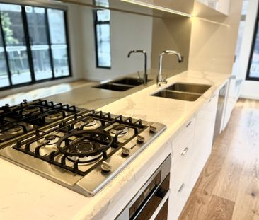 MODERN CONTEMPORARY APARTMENT - SUPERB LOCATION - Photo 6