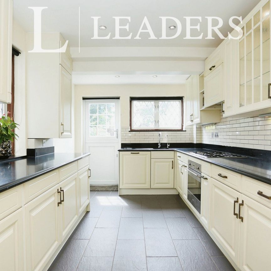 2 bedroom mid-terrace to rent Albert Road, Bromley, BR2 - Photo 1