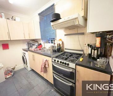 3 bedroom flat to rent - Photo 3