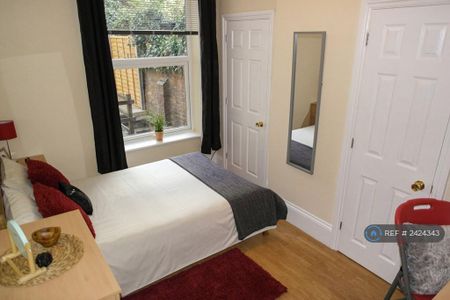 8 bedroom terraced house to rent - Photo 2