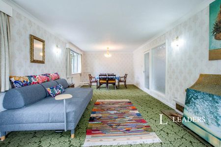 2 bedroom flat to rent - Photo 2
