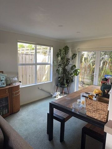 Modern 4BR Townhouse in Te Aro! - Photo 2