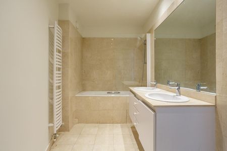 location Appartement T5 DE 158.7m² À PARIS - Photo 5
