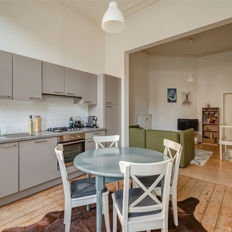 Prachtig gelijkvloers appartement met authentieke elementen op de Belgiëlei - Foto 1