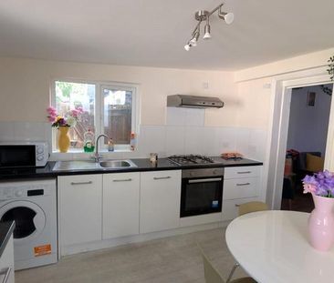 5 bedroom semi-detached house to rent - Photo 1