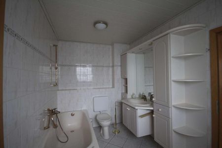 Charmante 3-Zimmer-Wohnung mit Gartenmitbenutzung – ca. 85 m² in zentraler Lage von Hürth-Hermülheim - Photo 2