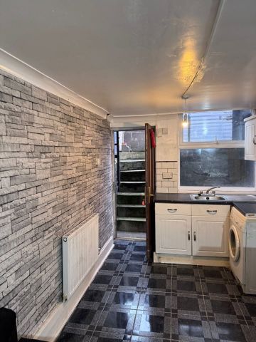 Studio Flat, Edinburgh Grove, LS12 - Photo 4