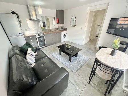 2 Bedrooms, 14 Willowbank Mews Flat 3 – Student Accommodation Coventry - Photo 2