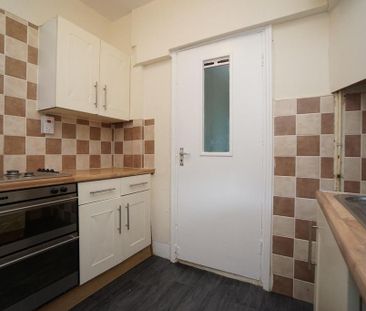 2 bedroom semi-detached house to rent - Photo 2