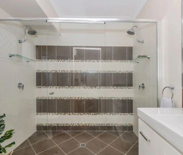 PERFECTION IN BURDELL - Photo 5