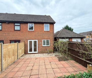 3 bedroom end of terrace house to rent - Photo 4