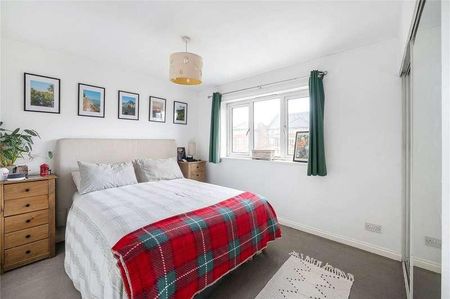 St James's Drive, Wandsworth Common, London, SW12 - Photo 2