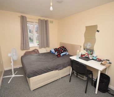 3 bedroom flat to rent - Photo 2