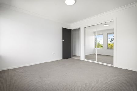 Spacious 5-Bedroom Family Home with Stunning Views! - Photo 2