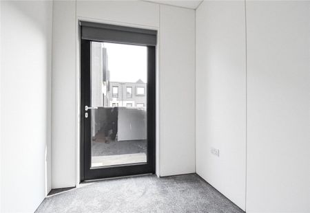 Well presented 4 bedroom semi-detached house situated within the growing community of Northstowe. Allocated parking. Highly efficient electric heating. Unfurnished. One month rent free. - Photo 4