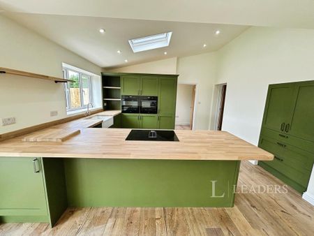 5 bedroom detached house to rent - Photo 2