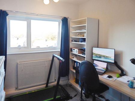 3 bedroom semi-detached house to rent - Photo 5