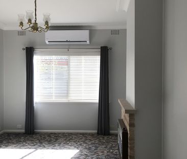 Neat, tidy and sun filled! - Photo 1