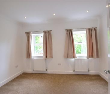 2 bedroom end of terrace house to rent - Photo 3