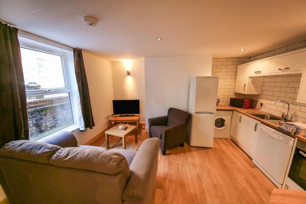 1 bedroom ground floor flat to rent - Photo 1