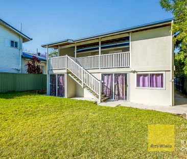 12 Deakin Avenue, Southport QLD 4215 - House For Rent | Domain - Photo 5