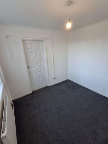 3 bedroom end of terrace house to rent - Photo 4