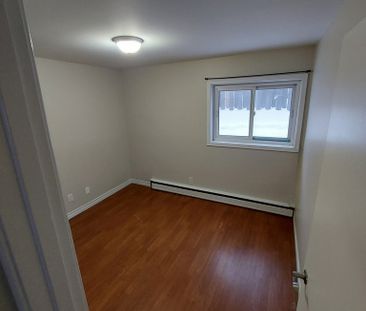 Hemlock Place Apartments - PARKING SPACE, HEAT & WATER INCLUDED - Photo 4