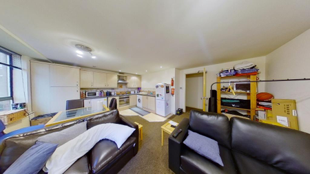 2 bedroom ground floor flat to rent - Photo 2