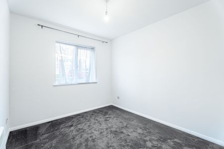 Available unfurnished now - Photo 2