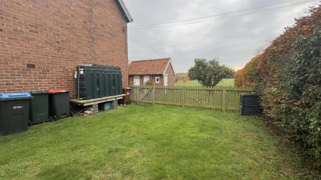 3 bedroom detached house to rent - Photo 5