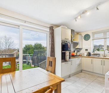 3 bedroom end of terrace house to rent - Photo 5