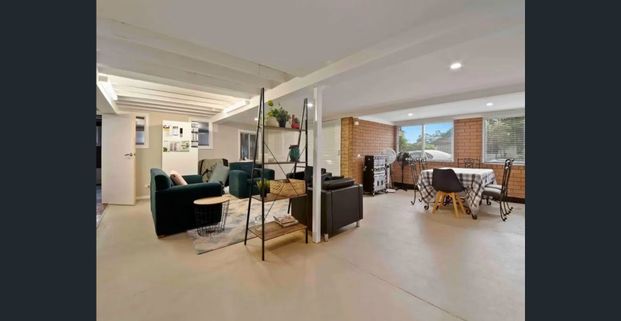 WARM & WELCOMING FEMALE SHARE HOUSE – ROOM AVAILABLE NOW - Photo 1