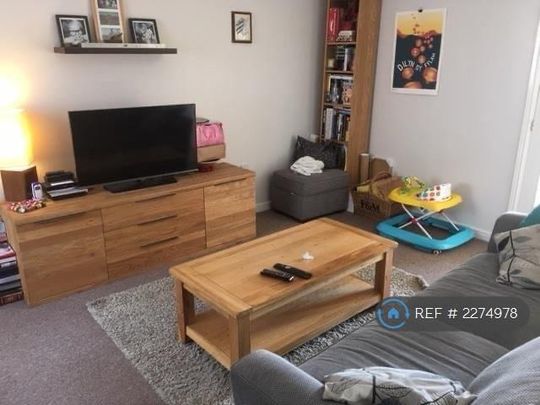 3 bedroom end of terrace house to rent - Photo 1