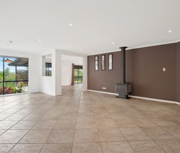 House & pool on an acre with mountain views - Photo 2