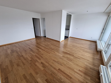 2.5 Zimmer-Wohnung in steuergünstiger Gemeinde zu vermieten - Foto 2