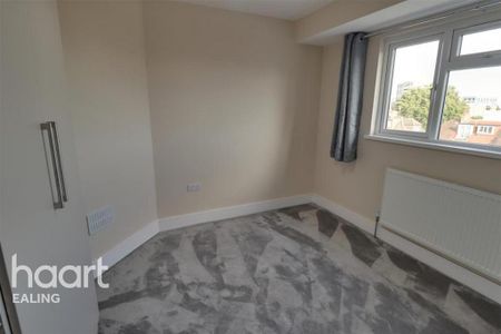 4 bedroom flat to rent - Photo 2