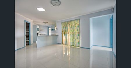 Large Family Home - Photo 2