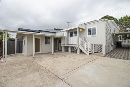 Light-Filled Three-Bedroom Home Close to All Amenities - Photo 4