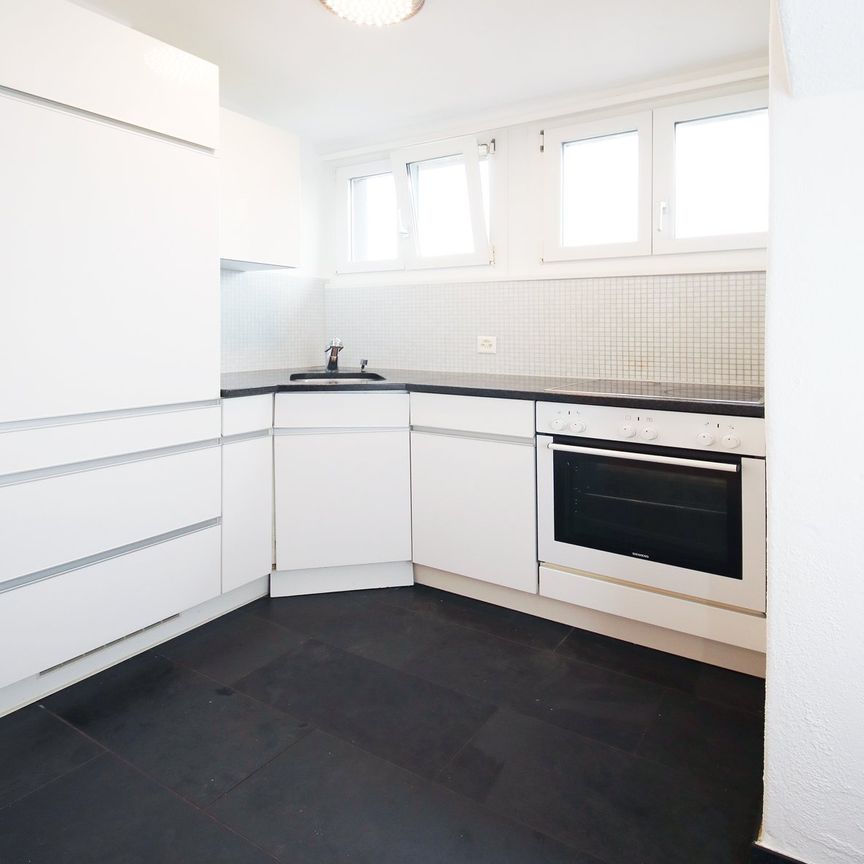 Renovierte 2.5-Zimmer-Dachwohnung - Photo 1