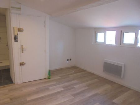 Appartement 1 pièces 14m2 MARSEILLE 5EME 416 euros - Photo 2