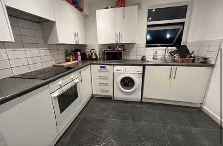 4 Bed Flat, Bethnal Green Road, E2 - Photo 4
