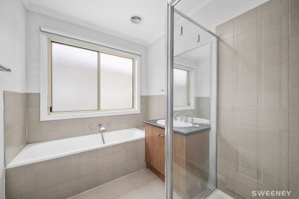 Spacious three bedroom home in quiet and convenient location - Photo 1