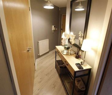 High Road, Byfleet, KT14 - Photo 4