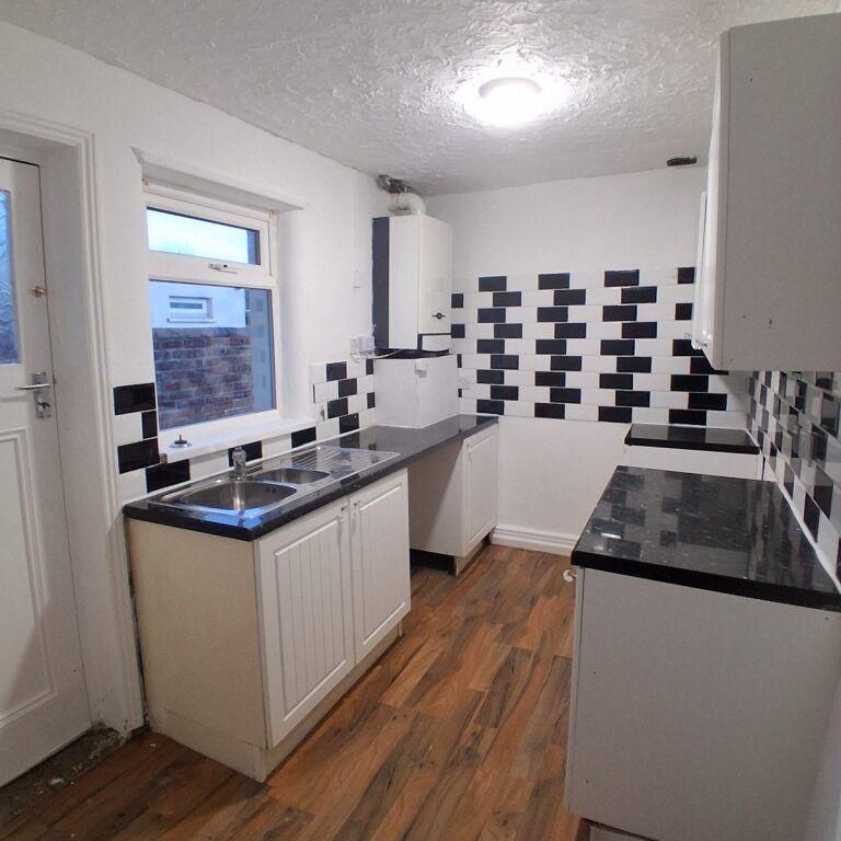 2 bedroom house to rent - Photo 1