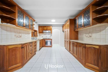 Spacious & Renovated Family Home in Prime Dandenong North Location! - Photo 4