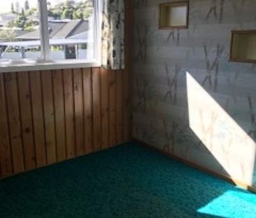 Family home in Stoke - Photo 6