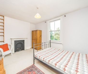 Hampton Road, TW2, London - Photo 3
