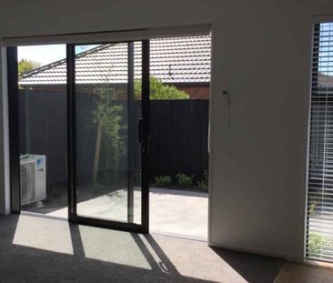 Brand New, Stylish One Bedroom Plus Study Townhouse! - Photo 5