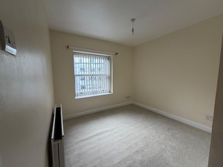 ONE BEDROOM FLAT - Photo 2