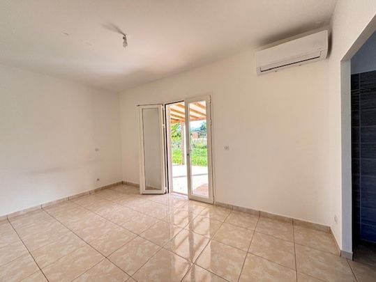 Location Maison 4 pièces 78m² BAIE MAHAULT 97122 - Photo 1